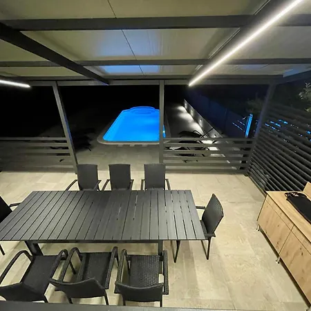 Mirta Villa Zmijavci