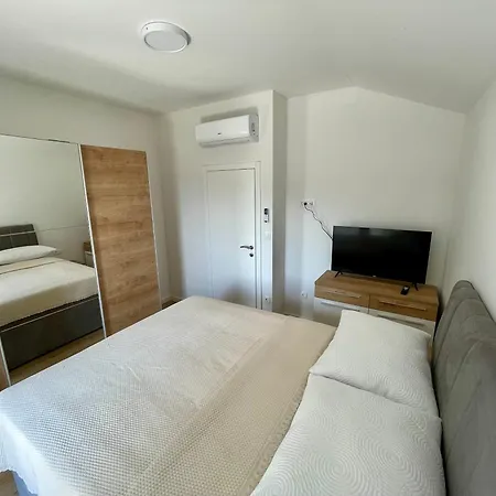 Mirta Villa