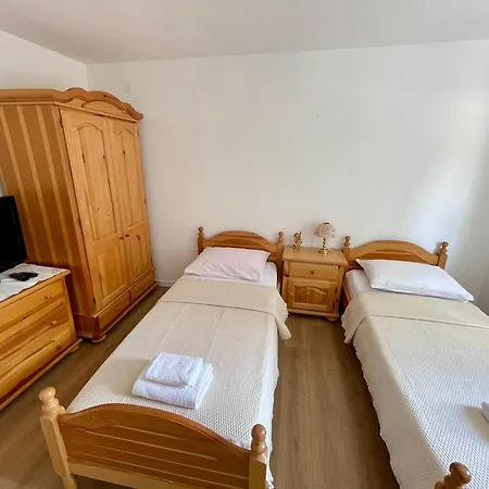 Mirta Villa