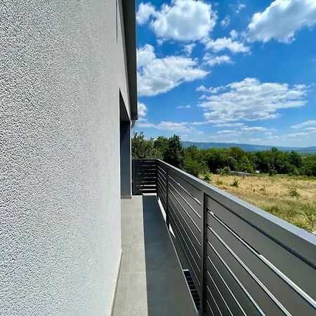 Vila Mirta Zmijavci