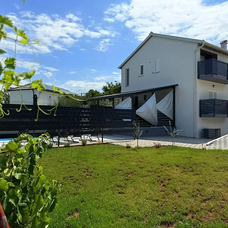 Mirta Villa *